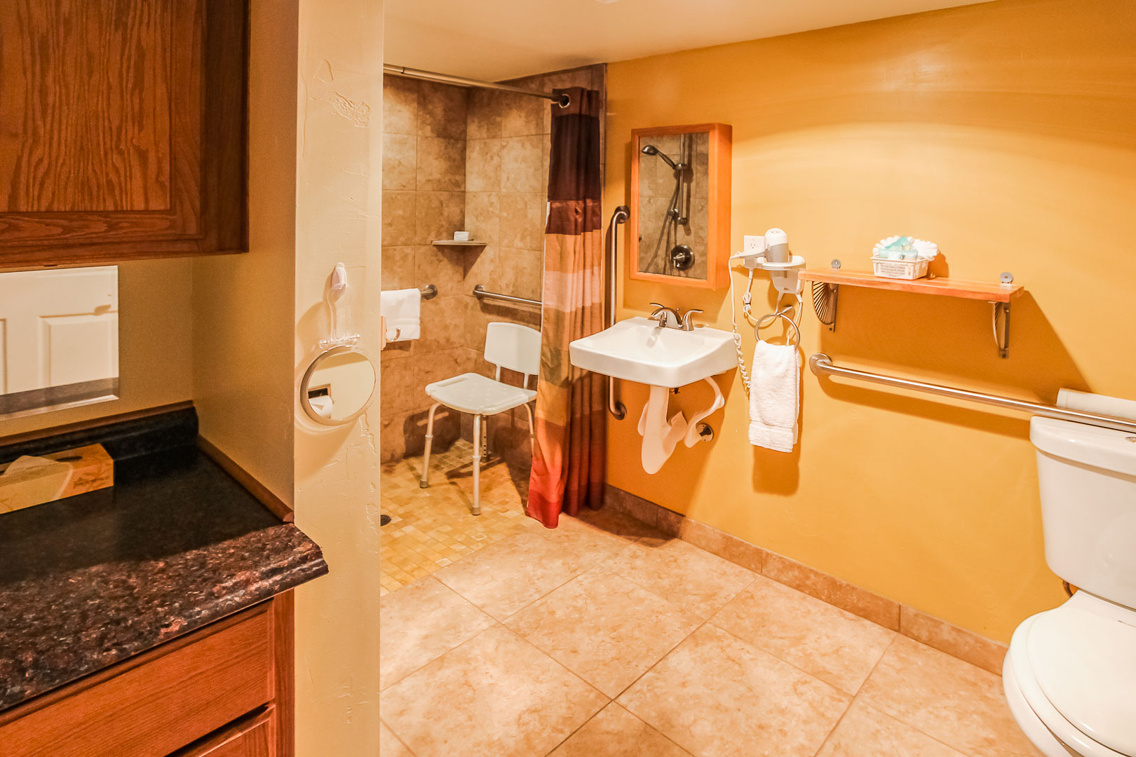 A clean bathroom at VRI's Roundhouse Resort in Pinetop, Arizona.
